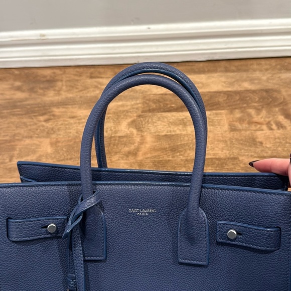 Saint Laurent
Baby Sac De Jour shoulder/crossbody bag - Picture 9 of 15